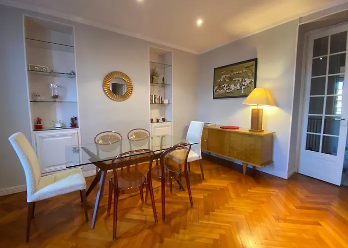 Heart Of The Center Superb Flat 50 Meters From The Sea